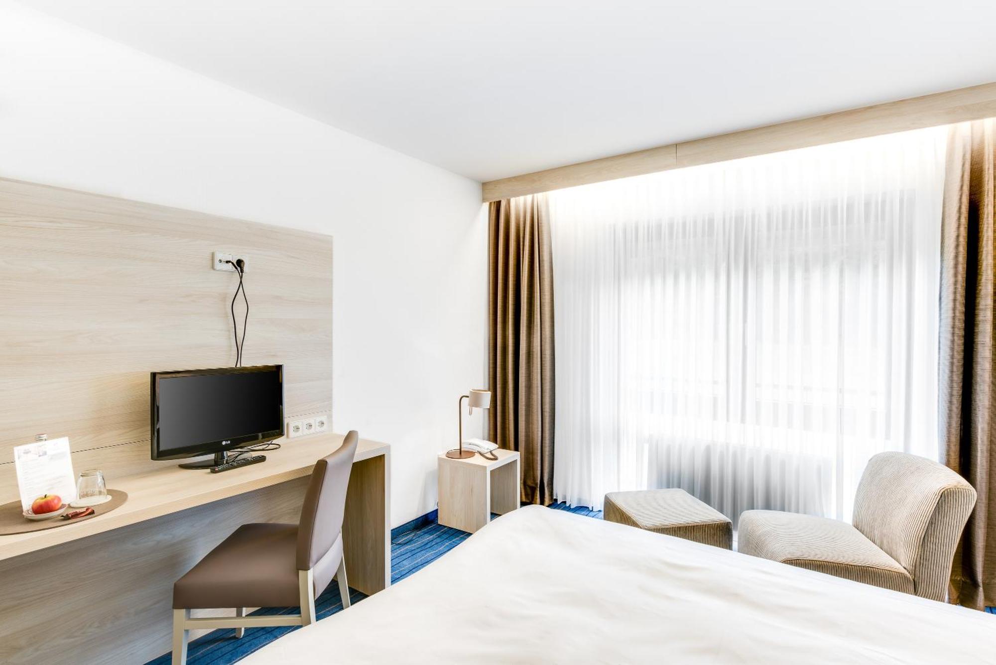 Business Class Hotel Haeckermuehle Tiefenbronn Room photo