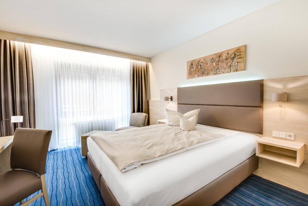 Business Class Hotel Haeckermuehle Tiefenbronn Exterior photo